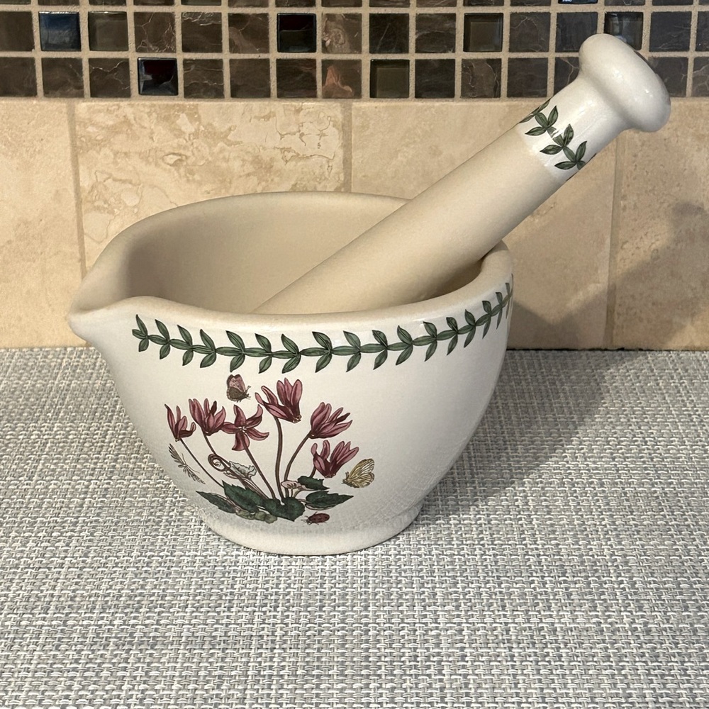 Portmeirion Botanic Garden Mortar & Pestle - 5” W x 3.5” H Mortar + 7” L Pestle